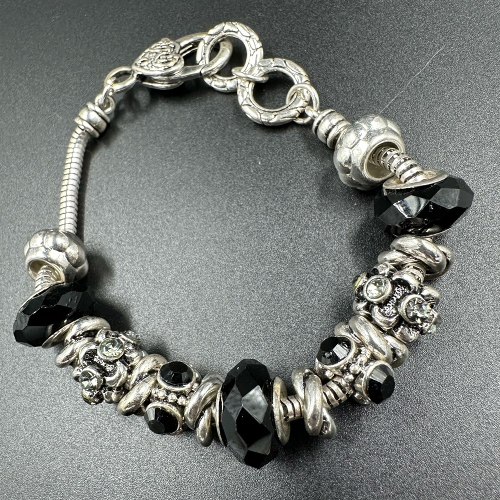 Slider Beaded Charm Bracelet Black and Silver Ornate Faceted Charms Ornate Clasp